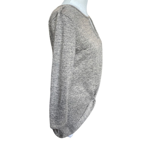 Almost Famous knit top with keyhole detail XL - Picture 2 of 4